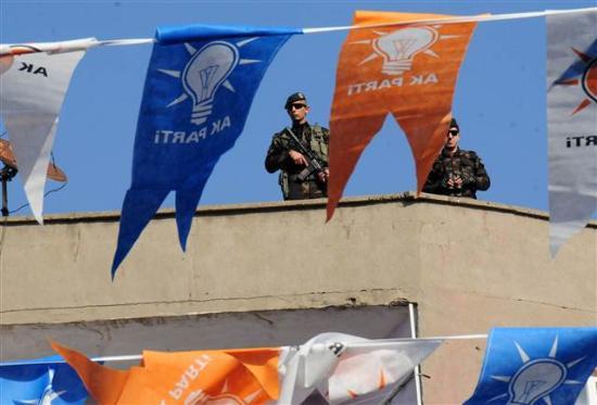 Babakan Erdoan?n geecei gzergah zerinde btn evlerin atlarna keskin nianclar yerletirildi.