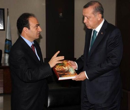 <p><b<BAYDEMR: BABAKAN'A BEN GDERAYAK GELDNZ DEDM</b></p>  Babakan'n ayrlmasnn ardndan Belediye Bakan Osman Baydemir, gazetecilere grmeyi anlatt.