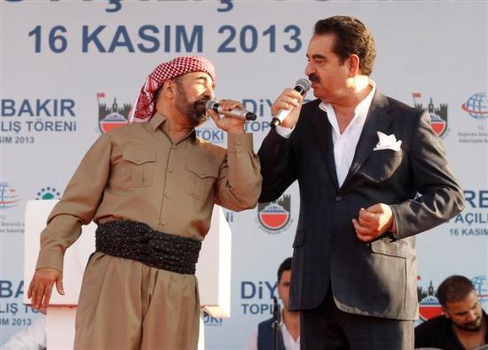 Bu lke ne tarihler grd. Neler geirdi biliyorsunuz. Ve imdi yeni bir devir. Bu bar devri, demokrasi devridir. Demokrasiye ihtiyac var bu lkenin.