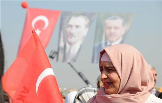 Vatandalar, kontrol noktalarndan getikten sonra alana alnd.