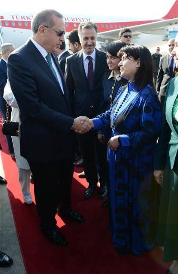 Karlamada Leyla Zana'nn giydii yerel kyafeti dikkat ekti.