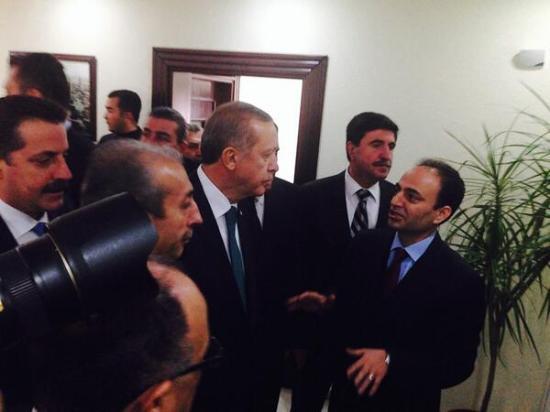 Baydemir ziyaretin sonunda Babakan Erdoan'a Diyarbakr'n tarihi ve kltrel ynlerinin anlatld Krte ve Trke "Amed" adl kitap ile Diyarbakr'a zg yemek tariflerinin bulunduu Mehir adl Krte kitap hediye etti. Baydemir'in "Amed" isimli kitabn hem Trke hem Krte basldn belirtmesi zerine Babakan Erdoan, "Trke ise ismi niye Amed?" diye espri yapt.