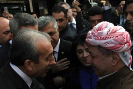 Barzani'yi 2 gn srecek temaslar kapsamnda konaklayaca Green Park Otel'in giriinde Gda Tarm ve Hayvanclk Bakan Mehdi Eker, Diyarbakr Valisi Mustafa Cahit Kra, Diyarbakr Bamsz Milletvekili Leyla Zana karlad.