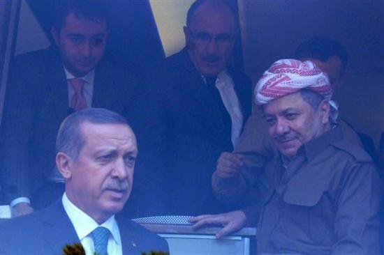 <p><b>ERDOAN VE BARZAN MTNG ALANINA BRLKTE GTT </b></p>  Babakan Erdoan ve Barzani, miting alanna birlikte gitti.