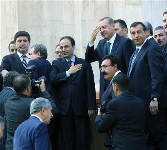 <p><b>BABAKAN LK KEZ BDP'L BELEDYEY ZYARET ETT </b></p>    Babakan Erdoan, ilk kez bir BDP'li belediyeyi ziyaret etti.