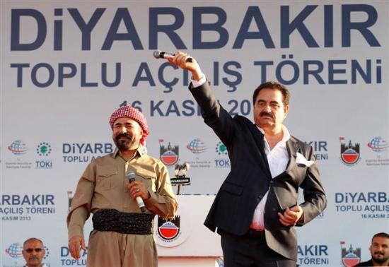 Yani biz istersek, kar saman ederiz, hasta ineini de kaldrrz. Bazlarmz buna engel yapyor. Muhalefet olduu yerde barn olmas mmkn deil. ancak her eyin sahibi sizsiniz.