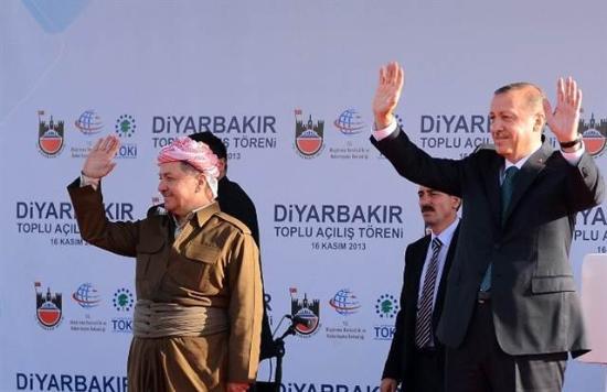 Bugn byk bir hasretle, vatan hasretine, anne baba karde hasretine de burada Diyarbakr?da son veriyoruz. Bugn byk bir kavumaya, kucaklamaya hep birlikte ahit oluyoruz.