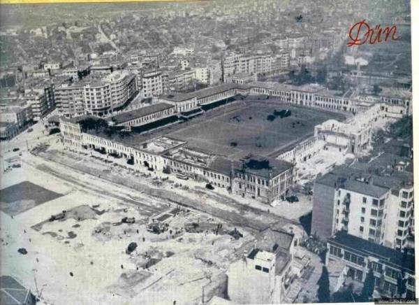 Kla askeri ilevlerinin yan sra cambaz gsterileri, at yarlar, Rum haclarn konaklamas gibi amalarla da kullanld.