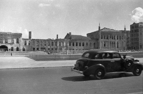 Taksim Klas ya da Halil Paa Topu Klas, 1780 - 1940 yllar arasnda stanbul Taksim Meydan'nda gnmzde Taksim Gezi Park'nn durduu yerde bulunan yap.