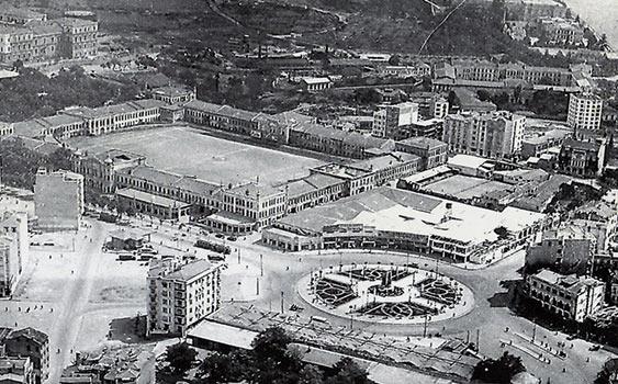 Taksim Klas 1780 ylnda Osmanl padiah I. Abdlhamid zamannda yapld.[1] Ertesi yl Kabak Mustafa syan&#8217;nda tahrip olan bina, II. Mahmut dneminde onarld.