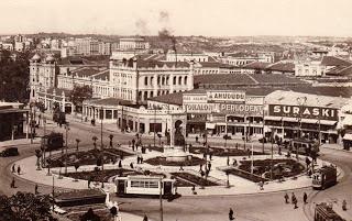 Bina birka kez yangn geirdikten sonra Sultan Abdlmecit dneminde Tophane Miri Damat Grc Halil Rifat Paa&#8217;nn gayretleriyle 19. yzyl mimari slubunda ve ok gsterili olarak yeniden yapld.