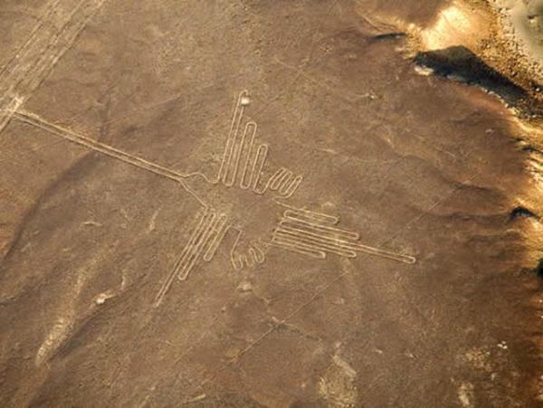Peru Nazca'daki ovalar... Sinekkuunu andran bu antik dnemden kalma izimin neden yapldyla ilgili birok speklasyon var