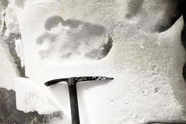 Bu da Himalayalar'da var olduu ileri srlen Yeti'ye ait olduuna inanlan ayak izi