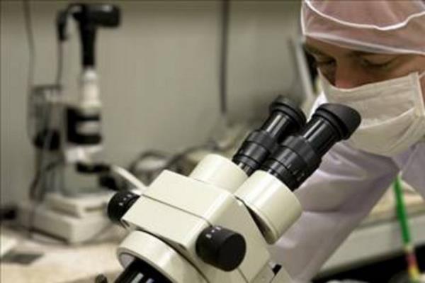 <p><b>BEHET HASTALII:</b></p>   Behet sendromu ya da Behet hastal (BS), tekrarlayan oral (az) ve genital (cinsel organlar) lserlerle, gz, deri, eklem, damar ve sinir sistemi tutulumuyla giden, nedeni bilinmeyen bir damar iltihabdr. BS, 1937 ylnda bir Trk doktoru olan Prof. Dr. Hulusi Behet tarafndan tanmlanmtr.