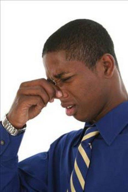 <p><b>HASTALIIN BELRTLER:</b></p>  Burun tkankl, genize doru sar yeil bir aknt, ba ars, nadir olarak ate grlr.