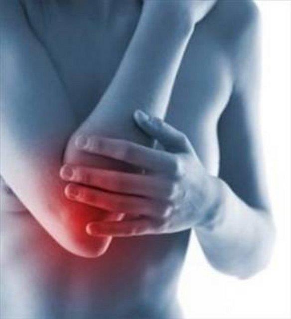 <p><b>HASTALIIN BELRTLER:</b></p>   Genelde ar, ilik, hareket snrlanmas, sakatlk, ekil bozukluu, kalp sorunlar, gzde oluan bulgular, sinir sisteminde grlen deiiklikler gibi belirtiler vardr. Eklemde ise iltihapla beraber kzarklk ve ilik grlr. Sonu olarak hareket kstl, eklem yapsnn bozulmas (kirelenme) ortaya kar. Bu durum sklkla diz ve kalada oluur. Nemli ve scak hava hastay rahatsz eder.