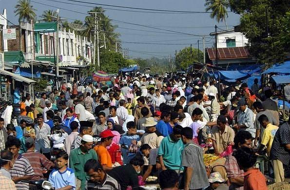Tayland'da i amar giymeden gezmek yasaktr.