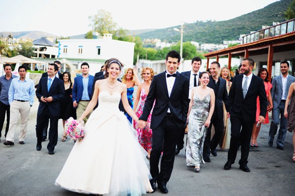 <p><b>TAYGELD:</b></p>   Dul bir kadnn, eski kocasndan olan ocuklarn da alarak dul bir erkekle, ya da dul bir erkein eski karsndan olan ocuklarn alarak dul bir kadnla yaamasndan doan evlilie denir. Kadn veya kocann yannda getirdikleri ocuklar, ''taygeldi'' olarak adlandrlrlar.