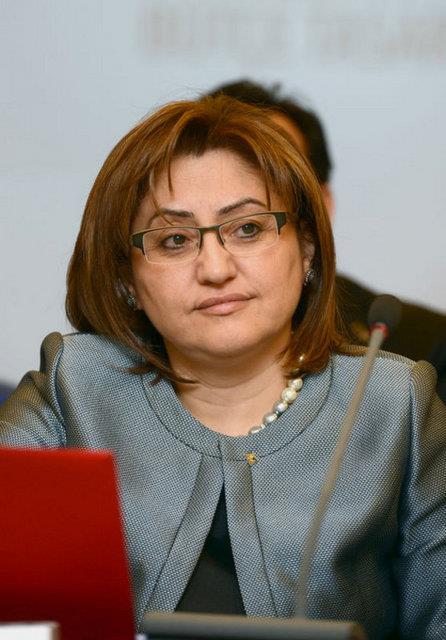 <p><b>ALE VE SOSYAL POLTKALAR BAKANI FATMA AHN</b></p>   "te o zaman giderken tm zntlerinizi yanmda gtrerek size sadece kahkahalar brakacam"demiti. Allah rahmet eylesin Nejat Uygur