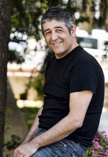 <p><b>MURAT GEBAKAN</b></p>  Nejat Uygur'u ( Babay ) kaybettik.. Mekan Cennet olsun.