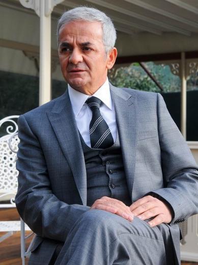 <p><b>ZAFER ALGZ</b></p>  Nejat Uygur...Hayat boyunca sadece tiyatro yapt..Mekan cennet Olsun...