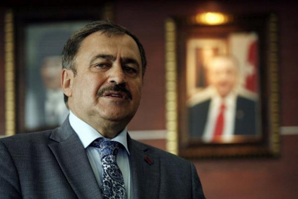 <p><b>ORMAN VE SU LER BAKANI VEYSEL EROLU</b></p>   Nejat Uygur'a Allah?tan rahmet; ailesine, sevenlerine ve tiyatro camiasna sabr ve basal dilerim.