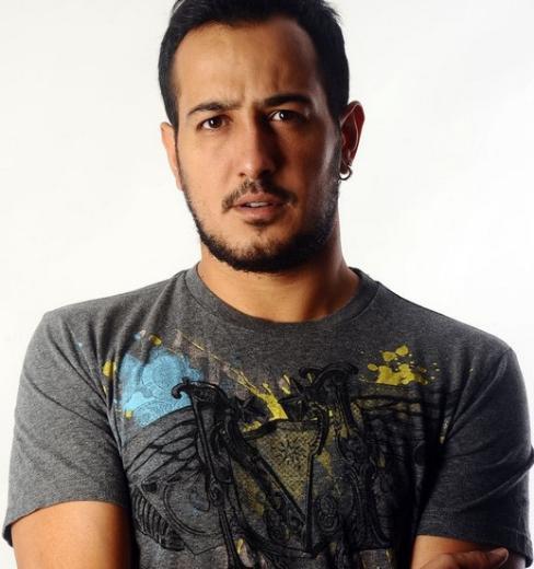 <p><b>SARP APAK</b></p>  imdi rendim Nejat Uygur vefat etmi.ok zldm.Allah rahmet eylesin.