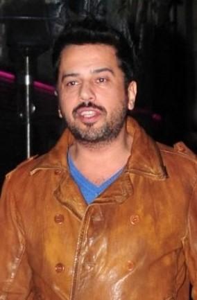 <p><b>EMRE ALTU</b></p>  Bir dev bir efsane bir byk ustadr Nejat Uygur.Mekan cennet olsun inallah...