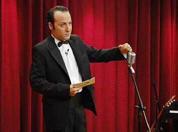 <p><b>TOLGA EVK</b></p>  Esiz tiyatro insan, sayg deer aabey ve hoca Nejat Uygur'a Allah'tan rahmet dilerim. Bata ailesi, hepimizin ba saolsun.