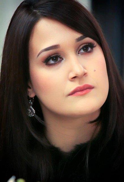 <p><b>GUPSE ZAY</b></p>   Nejat Uygur vefat etmi. ok severdim. Bamz saolsun :(