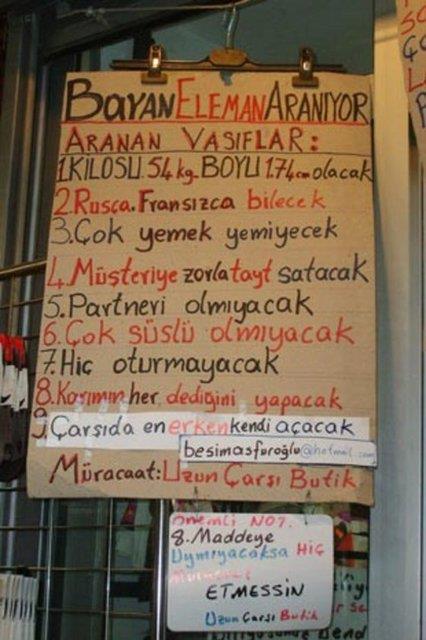 Bayan Eleman Aranyor! Teknolojideki ba dndren deiim Trkiye'ye en ok fotoraf ve video alannda yansd. ou zaman kurguya bile gerek kalmad, zaten memlekette birok ey kendiliinden insan gldryordu. Yazm hatalarndan kameral cep telefonlaryla defile defile gezen delikanllara 2000'li yllardan bugnlere Trkiye'nin hal-i pr melali...