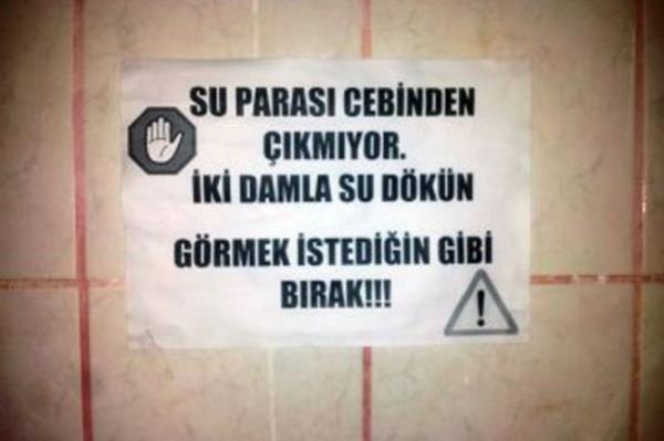 ki Damla Su Dkn! Gmhane kent merkezinde bir tuvalete "yurdum insan" dedirtecek trden bir ilan asld. l merkezindeki bir ihannn tuvaletine giren vatandalar, iyeri sahibinin yksek su faturalarndan muzdarip olduu anlalan bir ilanla karlayor. Tuvalet kapsnn tam karsna aslan ilanda "Su paras cebinden kmyor, iki damla su dkn. Grmek istediin gibi brak" ifadeleri yer alyor.