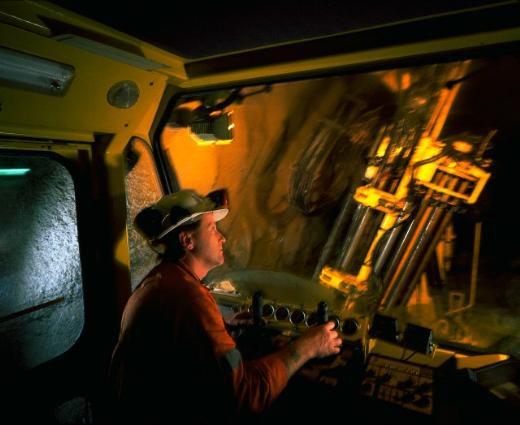 Yllk rettii 96 ton altnla en ok retim gerekletiren lkeler sralamasnda 8. srada yer alan Gana'da ise kii bana den milli gelir sadece bin 622 dolar.