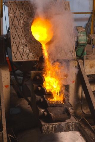 Ayn zamanda dnyann en byk ikinci altn kullancs olan lkede altn almlar 2013 ylnn ilk yarsnda byk bir srama gsterirken, sz konusu durum d piyasalarda talebin eridii bir dnemde lkeyi dnyann en byk alcs yapma yolunda ilerletiyor. China Gold Association verilerine gre ise lkenin 2013 ylnn ilk 6 aynda altn almnn 706 tonu at, talebin ise ilk eyrekte yzde 26 orannda byd belirtiliyor.