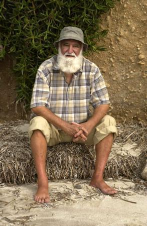 SADUN TANJU   20 Ocak'ta bir nemli gazeteciyi daha yitirdik. Trkiye Gazeteciler Cemiyeti yesi ve Burhan Felek Basn Hizmet dl sahibi, aralarnda Hrriyet, Milliyet ve Cumhuriyet'in de bulunduu pek ok gazetede saysz yaz dizisi, aratrma, inceleme ve rportajlardan oluan dosya haberlere imza atan gazeteci Sadun Tanju, 89 yanda vefat etti.