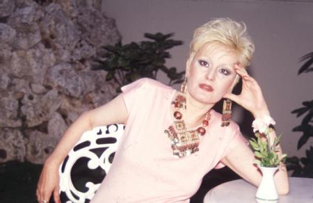 ENAY YZBAIOLU  Ocak ayndaki ilk kayp 4 Ocak'ta 'Sev Kardeim' arksyla hafzalara kaznan enay Yzbaolu oldu.