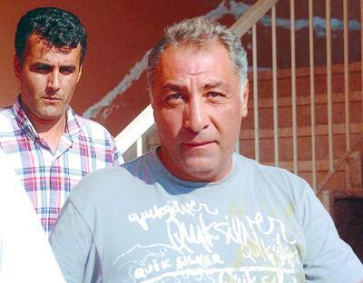 METN KAAN  Daha sonra 6 Ocak'ta 'Ar Roman' kitabnn yazar Metin Kaan'n Boaz Kprs'nden atlayarak intihar ettii ortaya kt. Kaan'n cesedi 12 gn sonra Beylikdz'nde bulundu.