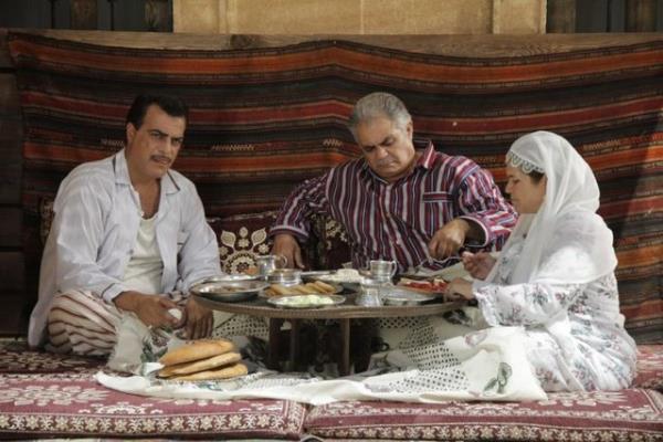 Hkmet Kadn-2'nin vizyona girmesiyle nl oyuncu amcasyla mahkemelik oldu. Amca Ferit Midyat, filmde annesinin cahil bir kadn olarak gsterildiini, gerek hikyesinin arptldn iddia ederek filmin durdurulmas iin stanbul Anadolu 10. Asliye Hukuk Mahkemesi'ne bavurdu.