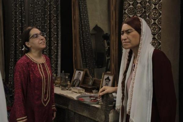 Zekiye Midyat'n Sermiyan Midyat'n z babaannesi olmadn belirten Ferit Midyat "Midyat'a elektrik ve su getiren, 5 dil bilen annemi filmde parmak basan cahil biri gibi gsterdi.