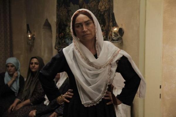 "Filmde amcalarn rveti olarak gsterdi. Ancak ailede rvet almak suundan hkm giyen tek kii Sermiyan'n babasdr. Babas Bayndrlk Bakanl'nda genel mdrlk yapt. Rvet suundan yargland ve iki yl cezaevinde yatt.