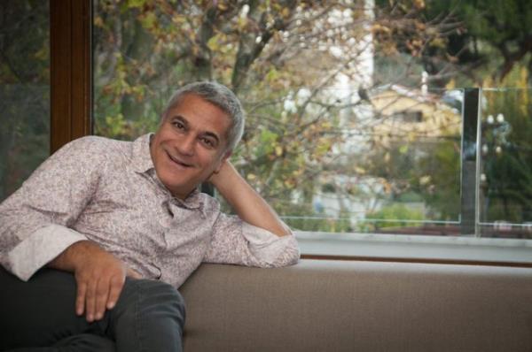 MEHMET AL� ERB�L:  Gezi Park�'n� desteklemem; yak�p y�kan, insanlar�n can�na mal�na kastedenleri destekledi�im anlam�na gelmez. Aksine demokratik halk�n; birbirlerinin g�r�� ve d���ncelerine sayg� duymalar� gerekti�ini d���n�yorum. Ve t�m halk�m�z�, sa�duyuya davet ediyorum.