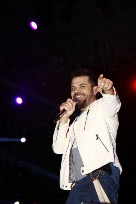 KENAN DO�ULU:  Herkes direni�ini demokratik bir �ekilde yapmal�. K�f�r, polis ta�lamak yok; medenice hak aramak olmal�.