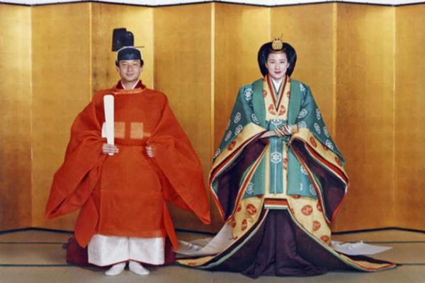 <p><b>En monarik lke: Japonya</b></p>   Halen devam eden ve kan bayla geen en eski monari Japon monarisidir. Japon imparatorlar M..660'dan beri tahta kyor.