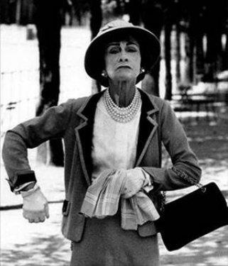 <p><b>Coco Chanel 1883-1971</b></p>   Modern tasarmlaryla moda kavramn yaratan tasarmc.