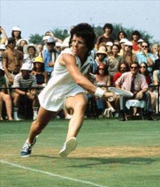 <p><b>Billie Jean King 1943-</b></p>   Tarihin en nemli kadn atletlerinden biri olan Billie Jean, kadn sporcularn eit haklarda yarabilmesi iin savat. Yirmisi Wimbledon`dan olmak zere 67 madalya kazand.