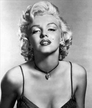 <p><b>Marilyn Monroe 1926-1962</b></p>   Seksilik kavramn sinemaya tayan en gzel sarn.