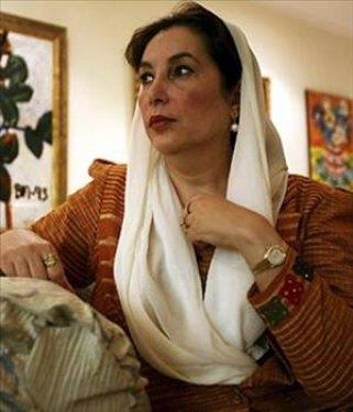 <p><b>Benazir Bhutto 1953-2007</b></p>   Mslman bir lkenin ilk kadn babakan olan Bhutto, Pakistan`n diktatrlkten demokrasiye geiini salad. Yoksullarn ve kadnlarn haklarnn gzetilmesinde lkesine ve dnyaya rnek oldu.