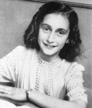 <p><b>Anne Frank 1929-1945</b></p>   13 yanda yazd gnlklerle Nazi zulmn tm dnyaya duyurdu.