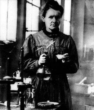 <p><b>Emmeline Pankhurst 1858-1928</b></p>   Kadnlara oy hakk salanmasna hayatn adyan ngiliz politik aktvist.