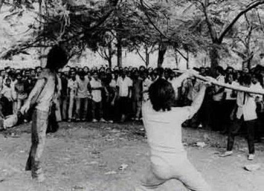 <p><b>Tayland Katliam (Neil Ulevich):</b></p>   Neal Ulevich, bu fotoraf ile 1977 Amerikan Pulitzer dln kazanm ve Tayland sokaklarndaki dzensizlii ve vahilii gzler nne sermiti.